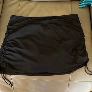 Lands End swim skirt size 14 never worn.